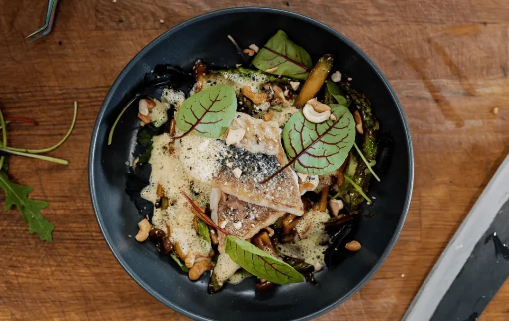 Individuell zubereitetes Gericht aus frischen, regionalen Zutaten – Catering in München